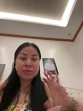 Snapshot of Tightwetholesxx chatting on 03/24/26, 01:44 Tightwetholesxx online show from 03/24/26, 01:44