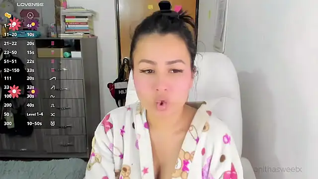 sweetana  online show from 10/28/25, 10:47