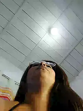 Snapshot of missmelissa_ chatting on 03/12/25, 03:35 missmelissa online show from 03/12/25, 03:35