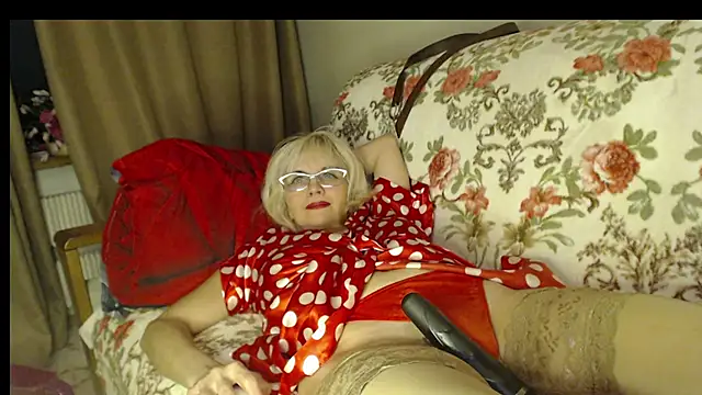 Snapshot of larawet chatting on 01/03/25, 09:15 larawet online show from 01/03/25, 09:15