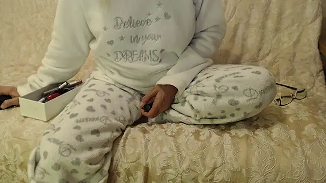 Snapshot of larawet chatting on 11/29/25, 07:14 larawet online show from 11/29/25, 07:14