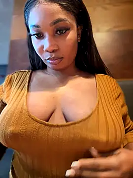 Snapshot of __Nessa__ chatting on 12/08/24, 11:35 Nessa online show from 12/08/24, 11:35