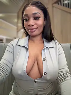 Snapshot of __Nessa__ chatting on 01/26/25, 02:41 Nessa online show from 01/26/25, 02:41