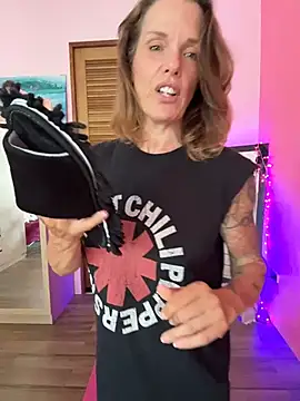 mommyselenafit  online show from 04/10/26, 06:09