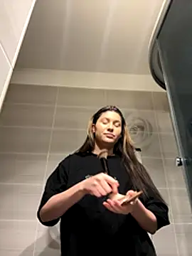 Snapshot of IrisBlues chatting on 11/13/25, 05:28 IrisBlues online show from 11/13/25, 05:28