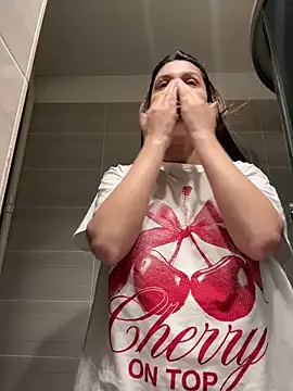 Snapshot of IrisBlues chatting on 10/03/25, 04:52 IrisBlues online show from 10/03/25, 04:52