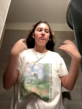 Snapshot of IrisBlues chatting on 10/08/25, 05:02 IrisBlues online show from 10/08/25, 05:02