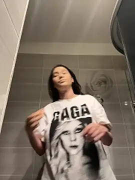 Snapshot of IrisBlues chatting on 12/16/25, 05:17 IrisBlues online show from 12/16/25, 05:17