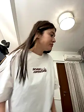 Snapshot of IrisBlues chatting on 09/17/25, 04:20 IrisBlues online show from 09/17/25, 04:20