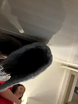 Snapshot of IrisBlues chatting on 10/28/25, 01:32 IrisBlues online show from 10/28/25, 01:32