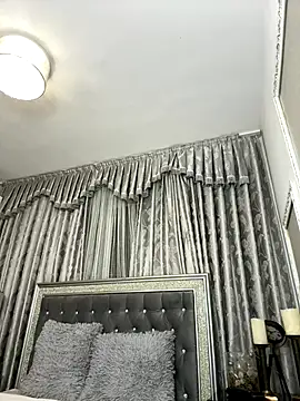 Snapshot of IrisBlues chatting on 09/24/25, 04:24 IrisBlues online show from 09/24/25, 04:24