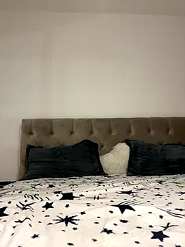 Snapshot of IrisBlues chatting on 11/27/25, 05:24 IrisBlues online show from 11/27/25, 05:24