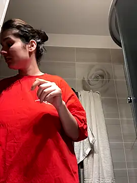 Snapshot of IrisBlues chatting on 10/29/25, 01:37 IrisBlues online show from 10/29/25, 01:37