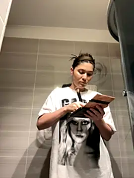 Snapshot of IrisBlues chatting on 11/04/25, 05:28 IrisBlues online show from 11/04/25, 05:28