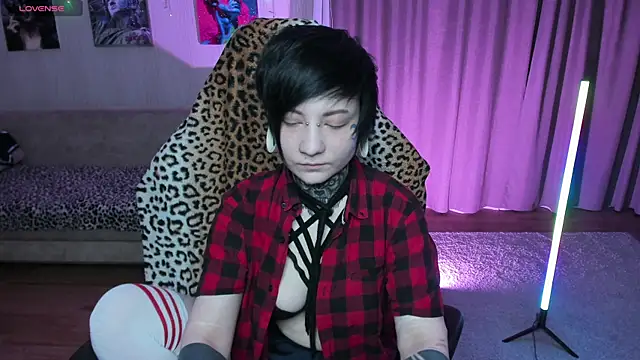 Snapshot of acid_trip1l chatting on 03/12/25, 06:53 acid trip1l online show from 03/12/25, 06:53