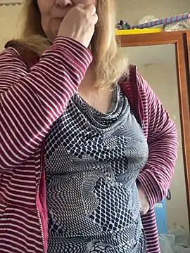Snapshot of Irina2909@xh chatting on 05/03/26, 12:42 Irina2909xh online show from 05/03/26, 12:42