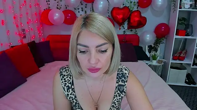 LunaBellucci online show from 02/01/26, 08:56