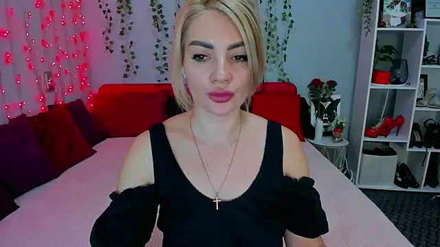 LunaBellucci online show from 02/23/26, 12:17