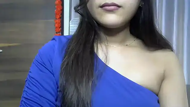 Snapshot of selen_5 chatting on 10/17/25, 06:43 selen 5 online show from 10/17/25, 06:43