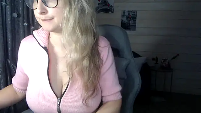 Snapshot of RubiLakros chatting on 11/28/25, 12:05 RubiLakros online show from 11/28/25, 12:05