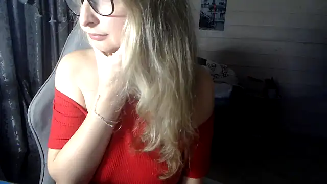 Snapshot of RubiLakros chatting on 11/14/25, 11:36 RubiLakros online show from 11/14/25, 11:36