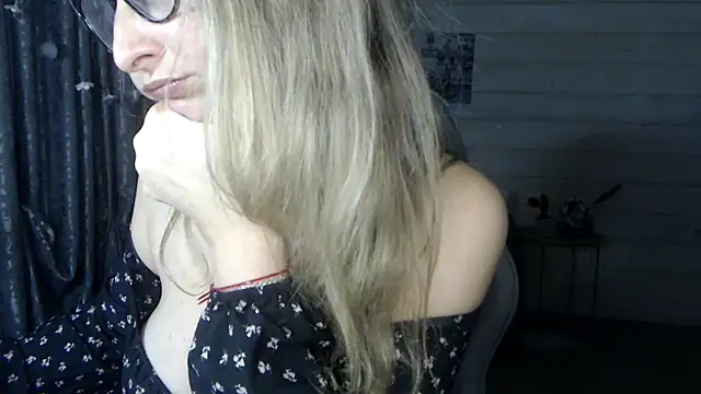 Snapshot of RubiLakros chatting on 11/27/25, 08:53 RubiLakros online show from 11/27/25, 08:53