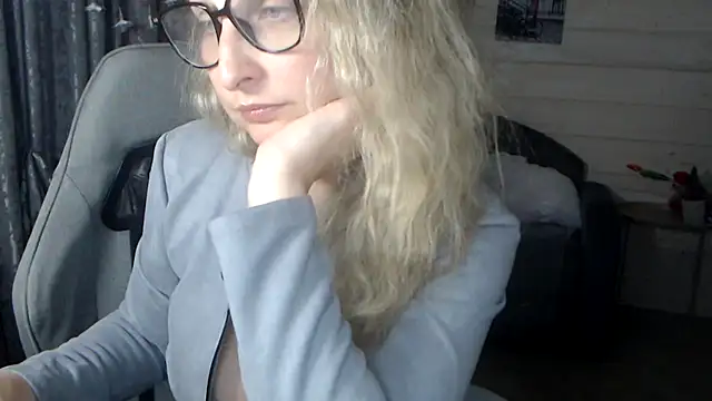 Snapshot of RubiLakros chatting on 11/06/25, 12:09 RubiLakros online show from 11/06/25, 12:09