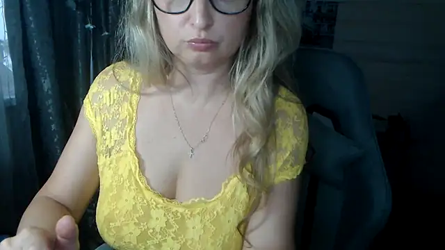 Snapshot of RubiLakros chatting on 10/22/25, 01:21 RubiLakros online show from 10/22/25, 01:21