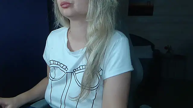 Snapshot of RubiLakros chatting on 07/19/26, 08:49 RubiLakros online show from 07/19/26, 08:49