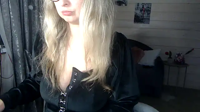 Snapshot of RubiLakros chatting on 11/24/25, 08:20 RubiLakros online show from 11/24/25, 08:20