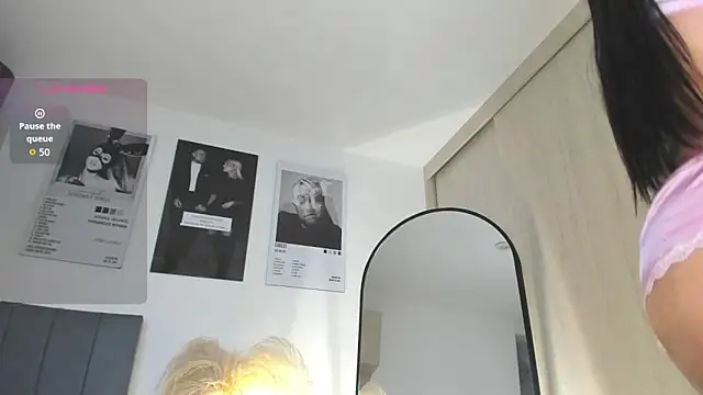 Snapshot of hollyprincess_2 chatting on 02/27/26, 06:02 hollyprincess 2 online show from 02/27/26, 06:02