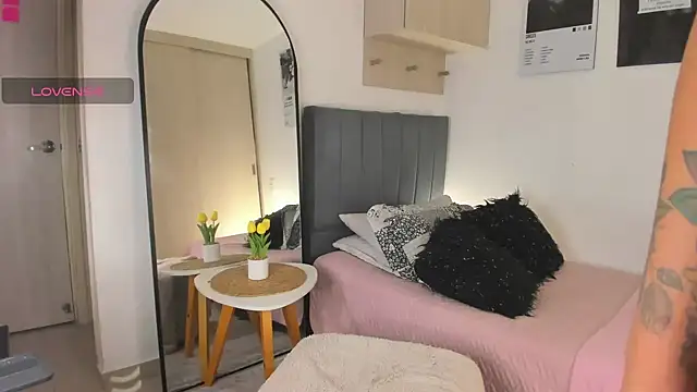 hollyprincess 2 online show from 04/07/26, 03:08