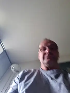 Snapshot of markoh70 chatting on 09/13/25, 09:42 markoh70 online show from 09/13/25, 09:42