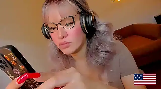 Snapshot of GiftedGirl4u chatting on 03/18/25, 06:39 GiftedGirl4u online show from 03/18/25, 06:39