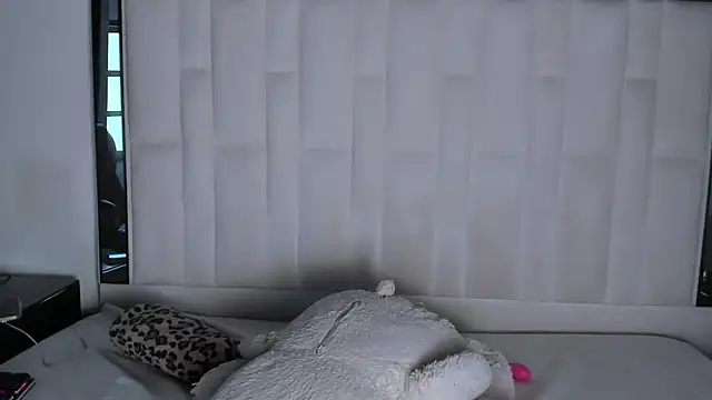 valentina fi online show from 11/17/25, 01:15