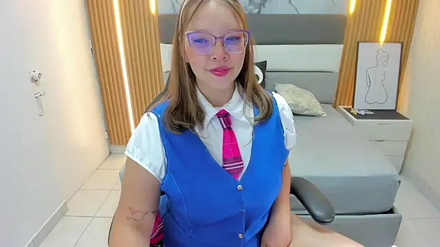 LEYNABRAUN online show from 10/31/25, 12:57