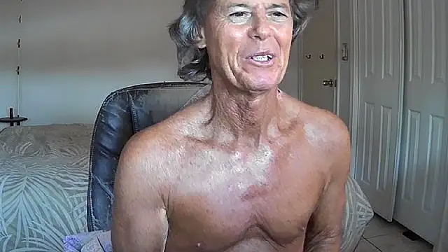 Snapshot of nakeedcowboi65 chatting on 06/18/26, 12:10 nakeedcowboi65 online show from 06/18/26, 12:10