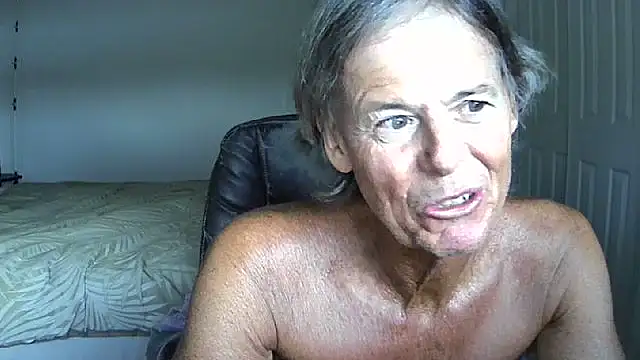 Snapshot of nakeedcowboi65 chatting on 07/05/26, 11:33 nakeedcowboi65 online show from 07/05/26, 11:33
