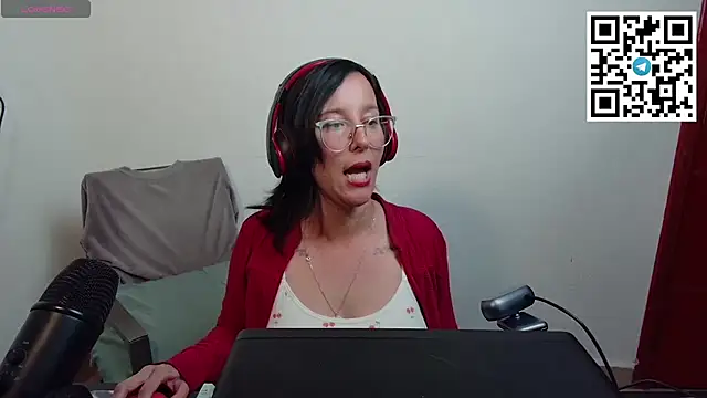 Snapshot of mahina84 chatting on 07/15/26, 12:50 mahina84 online show from 07/15/26, 12:50