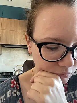 AngelaWhiti online show from 04/15/26, 08:53