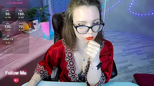 Snapshot of AngelaWhiti chatting on 02/03/25, 06:49 AngelaWhiti online show from 02/03/25, 06:49