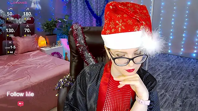 Snapshot of AngelaWhiti chatting on 12/26/24, 06:33 AngelaWhiti online show from 12/26/24, 06:33