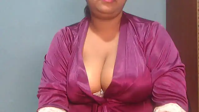 Snapshot of naughtyboobs38dd chatting on 06/18/26, 04:45 naughtyboobs38dd online show from 06/18/26, 04:45