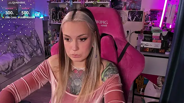 ChloeKohaku online show from 10/31/25, 11:18