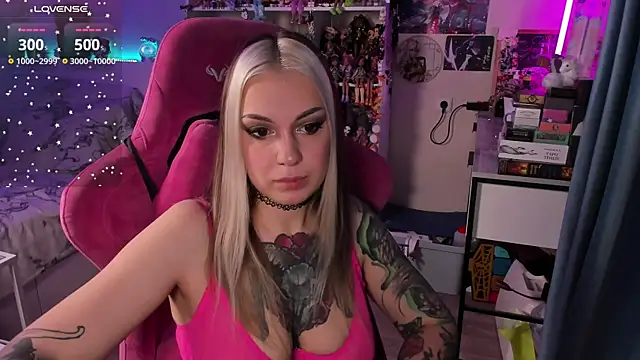 Snapshot of ChloeKohaku chatting on 12/20/25, 02:47 ChloeKohaku online show from 12/20/25, 02:47