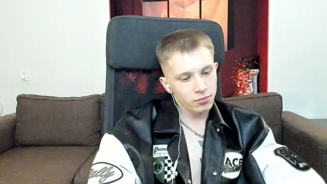 Snapshot of arlekincrop chatting on 03/19/25, 10:31 arlekincrop online show from 03/19/25, 10:31