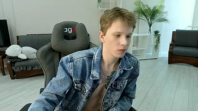 arlekincrop online show from 12/19/25, 05:43