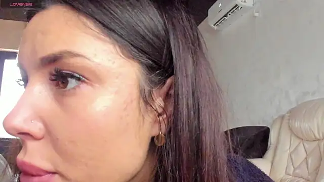 Snapshot of AmiraRosse chatting on 01/23/25, 08:46 AmiraRosse online show from 01/23/25, 08:46