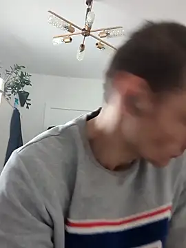 maciej online show from 12/14/25, 12:11