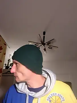 Snapshot of maciej chatting on 01/11/26, 03:52 maciej online show from 01/11/26, 03:52